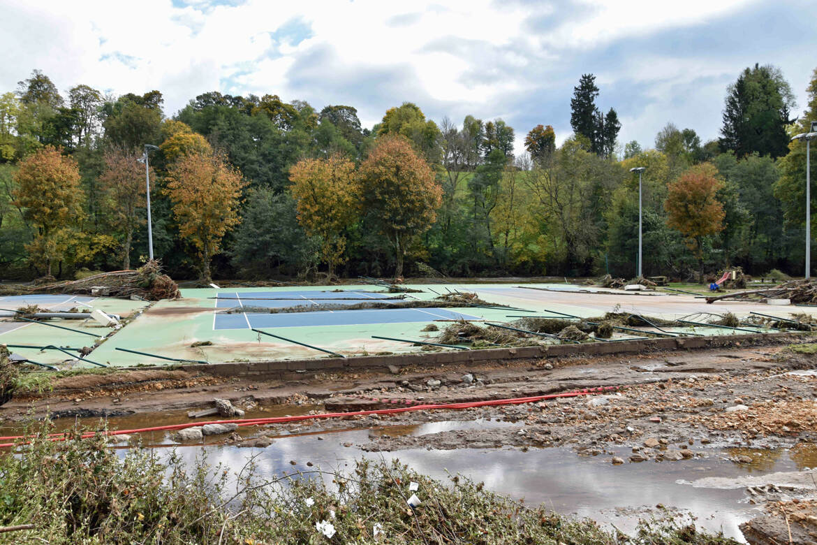 Le complexe sportif après la crue