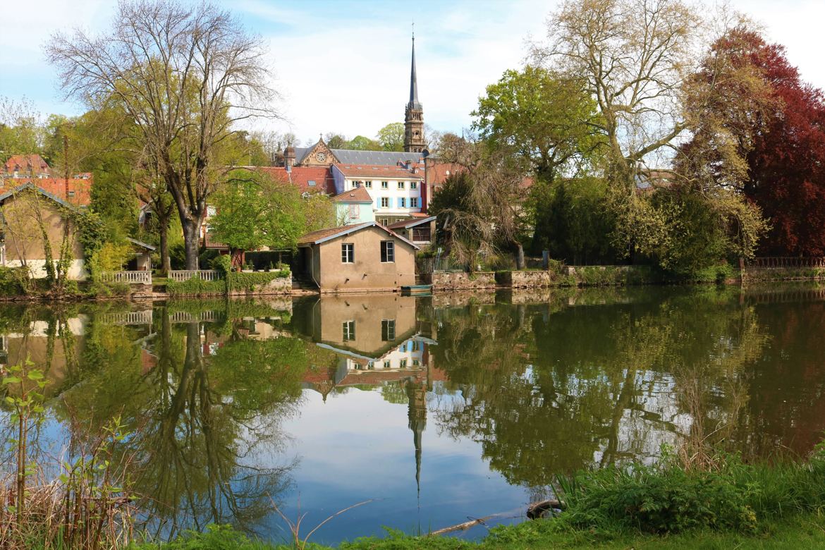 Reflet de L'église Saint-Maimbœuf