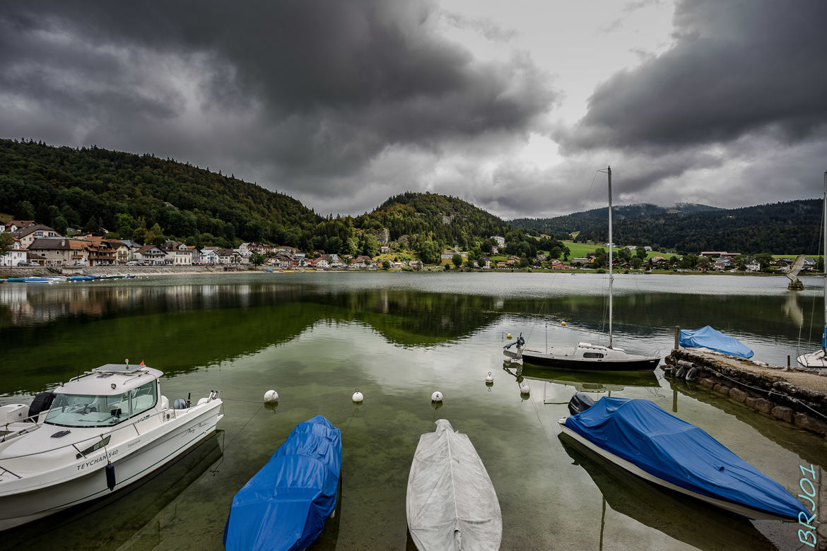 Ciel menaçant sur le lac