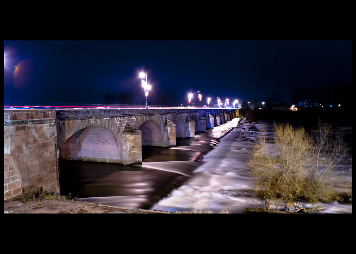 Pont de Loire Nevers de nuit