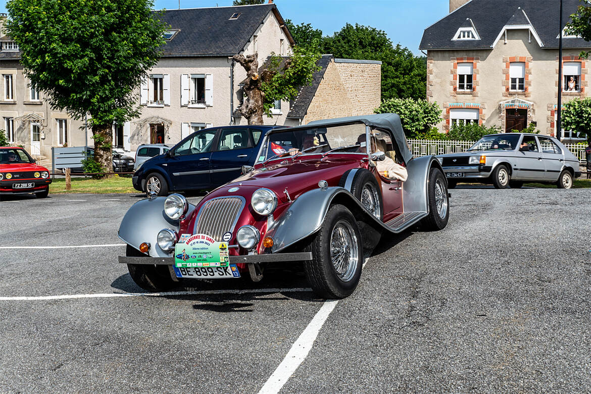 Quelle est la marque de cette voiture. ?