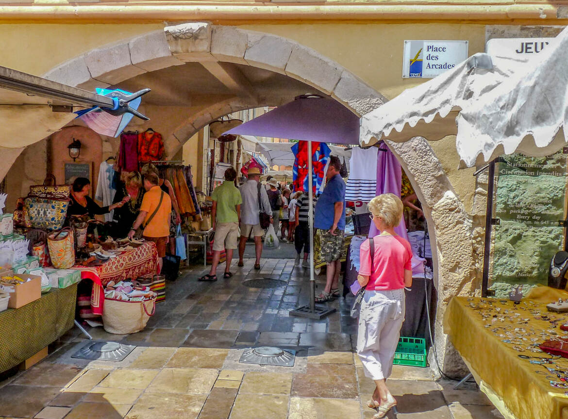 Place des Arcades