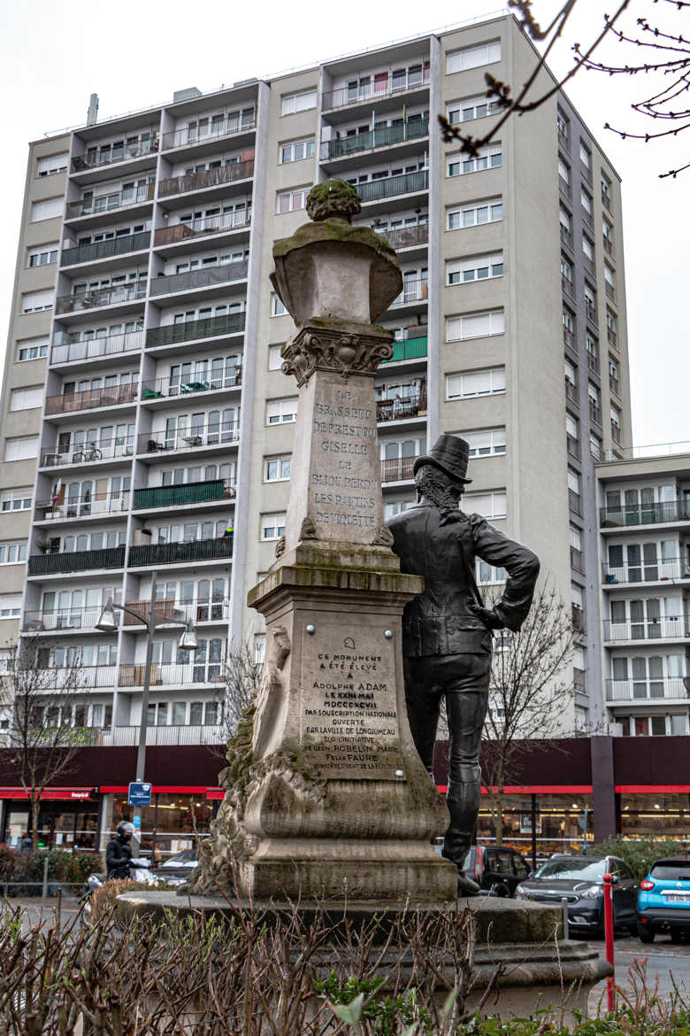 MONUMENT élévé à A. ADAM