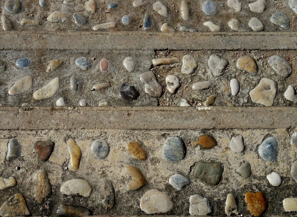 Trésors d'enfance de la plage à l'escalier