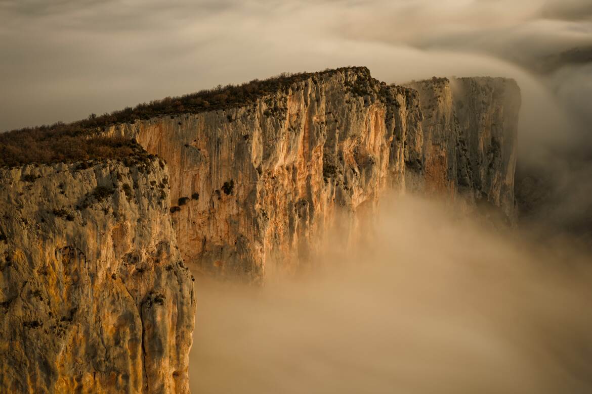 Entre brume et lumière sur l'Escalés.