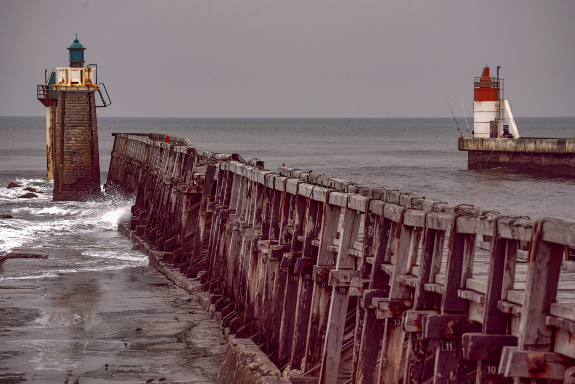 Jetée dégradée par une tempete à Capbreton