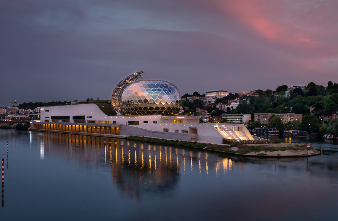 La Seine musicale à la nuit tombante