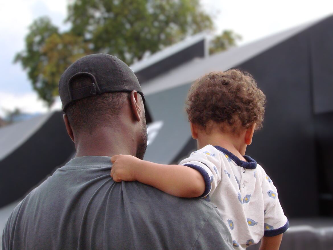 Aggripé à son papa