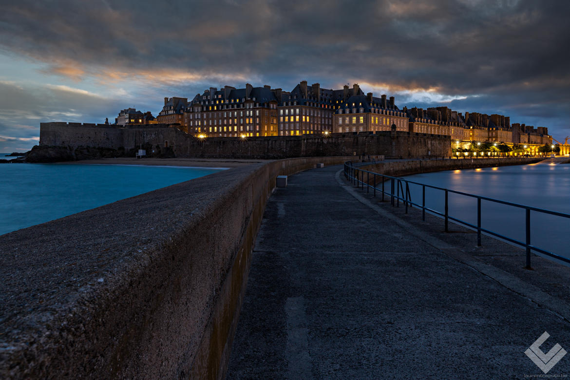 Sunset chargé sur Saint-Malo