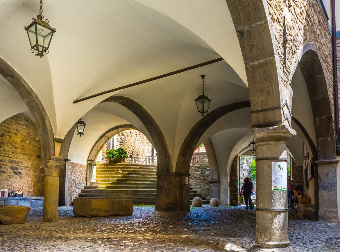 Pigna, la Piazza Vecchia