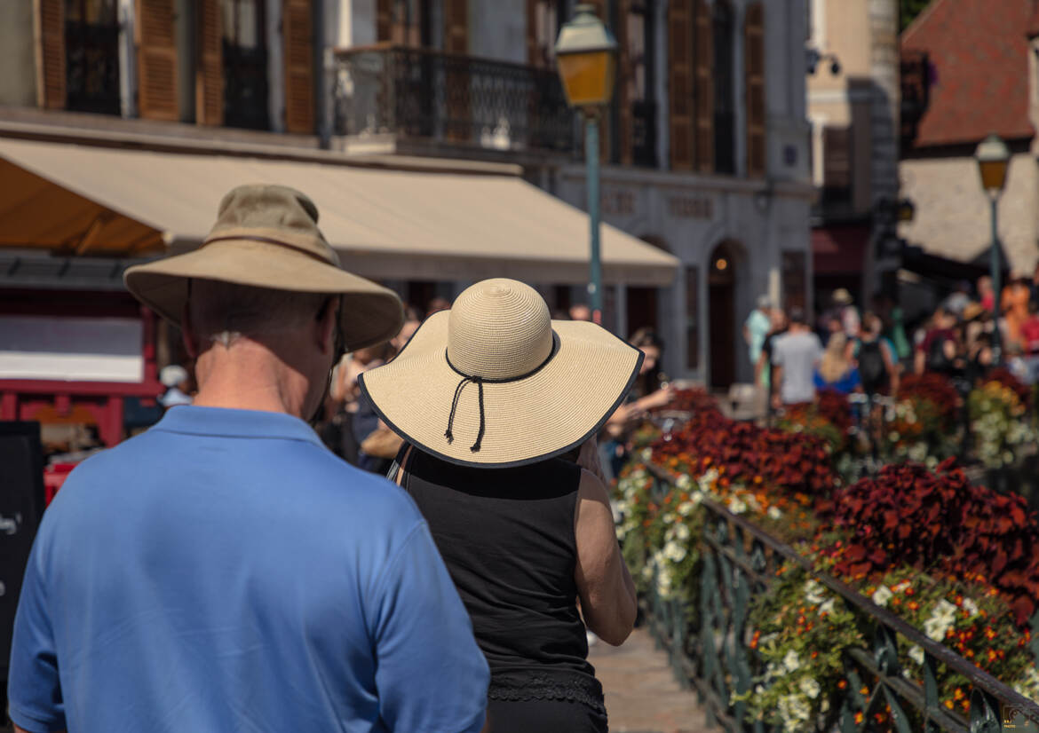 Les deux chapeaux