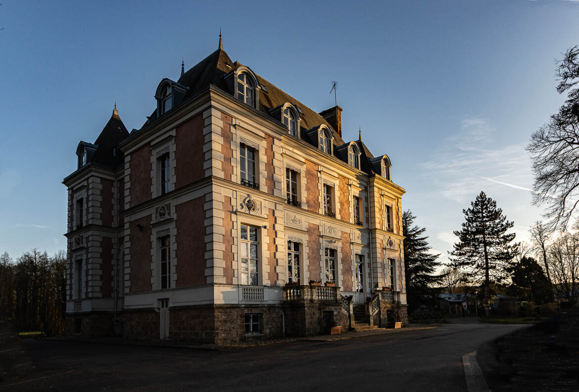 SOUS LES DERNIERS RAYONS