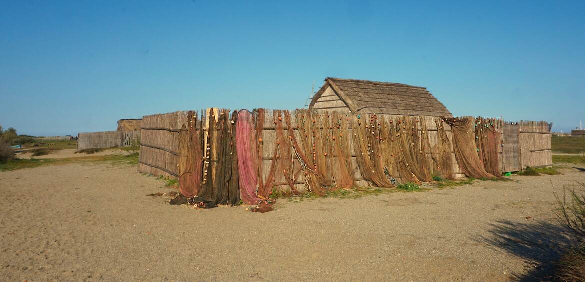 La cabane des pêcheurs de l'étang.