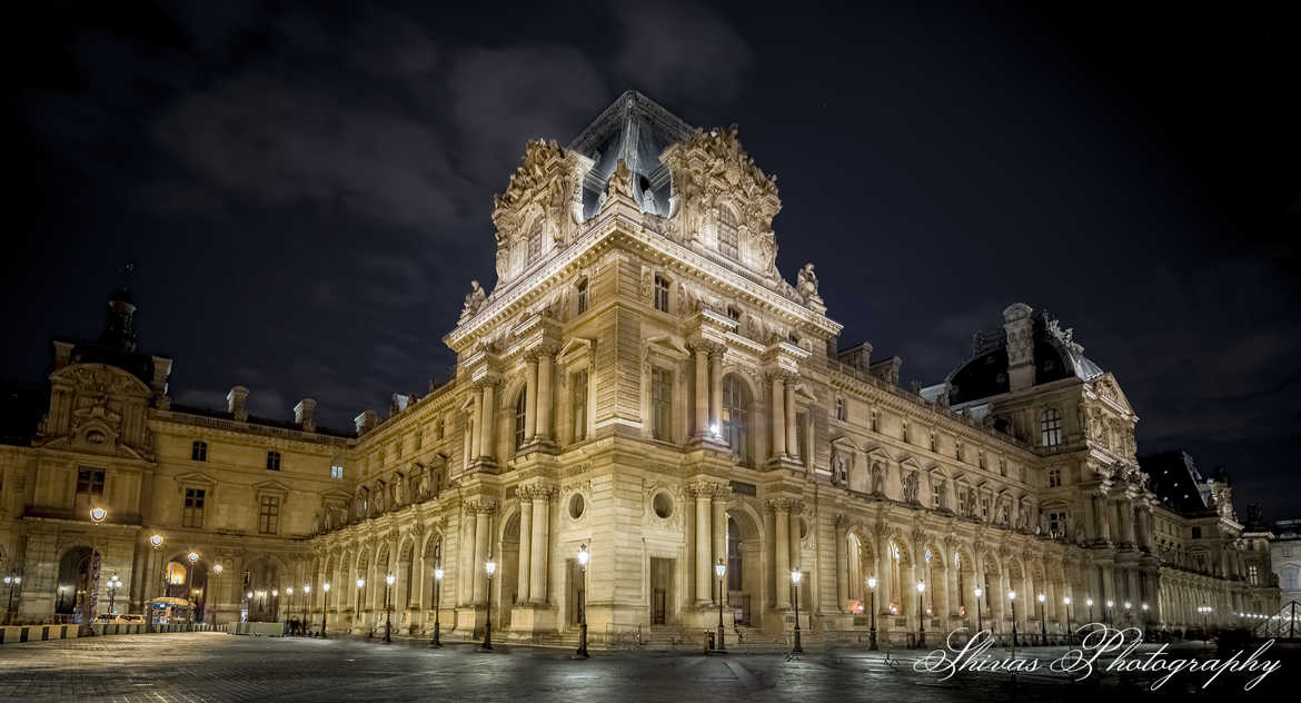 MUSEE DE LOUVRE BY NIGHT