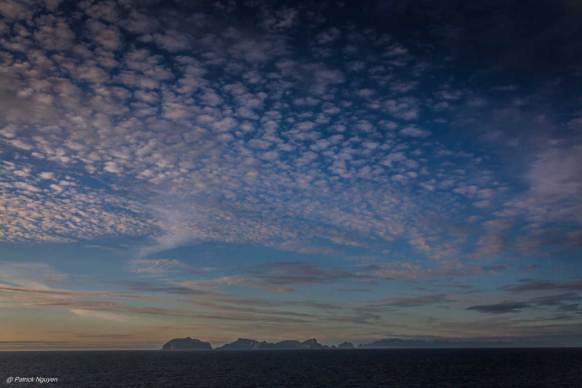 En route vers les fjords de Norvège : coucher de soleil en haute mer