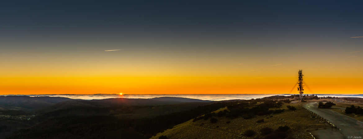 Le jour se couche sur l'Aigoual