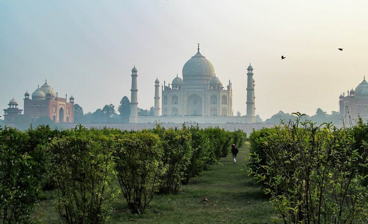 Le Taj Mahal depuis les Jardins de Ram Bagh