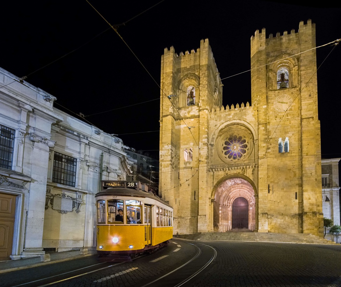 Tram 28 et Cathédrale  V2