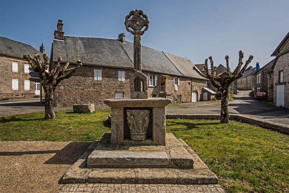 Croix de Saint-Yrieix le Déjalat