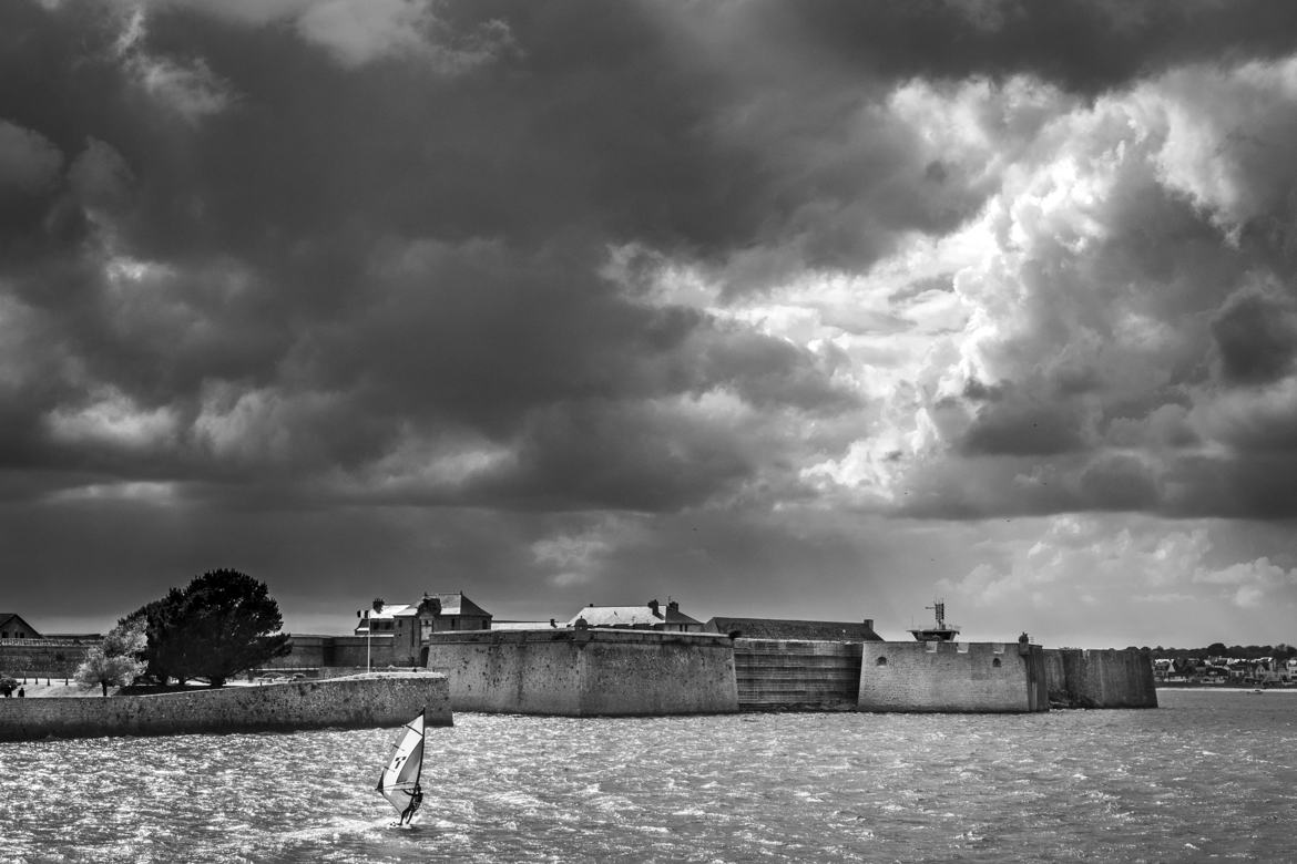 Windsurf sous l'orage