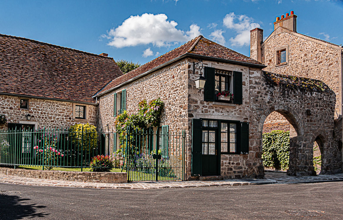 enceinte St-Sulpice de Favières