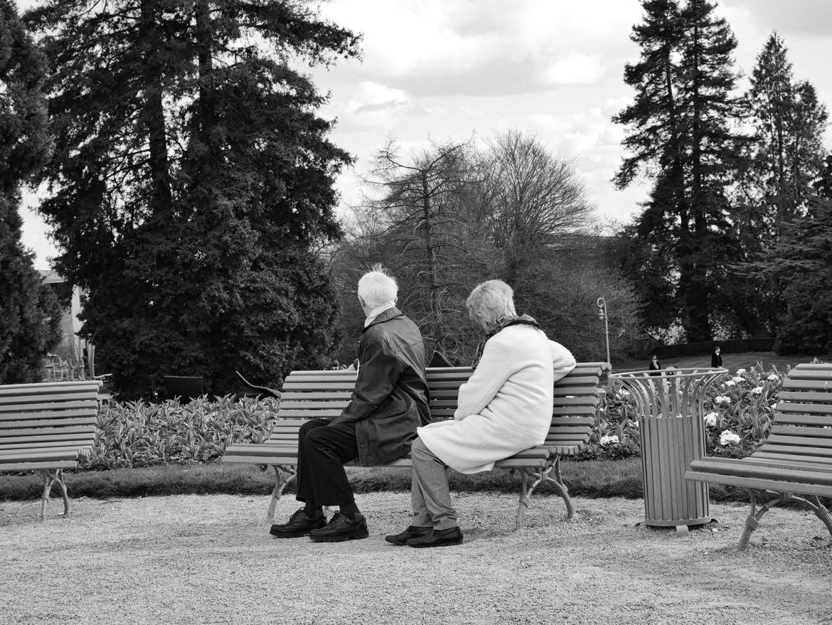 Dans la même direction