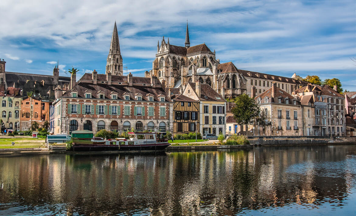 Abbaye St. Germain le long de L'Yonne