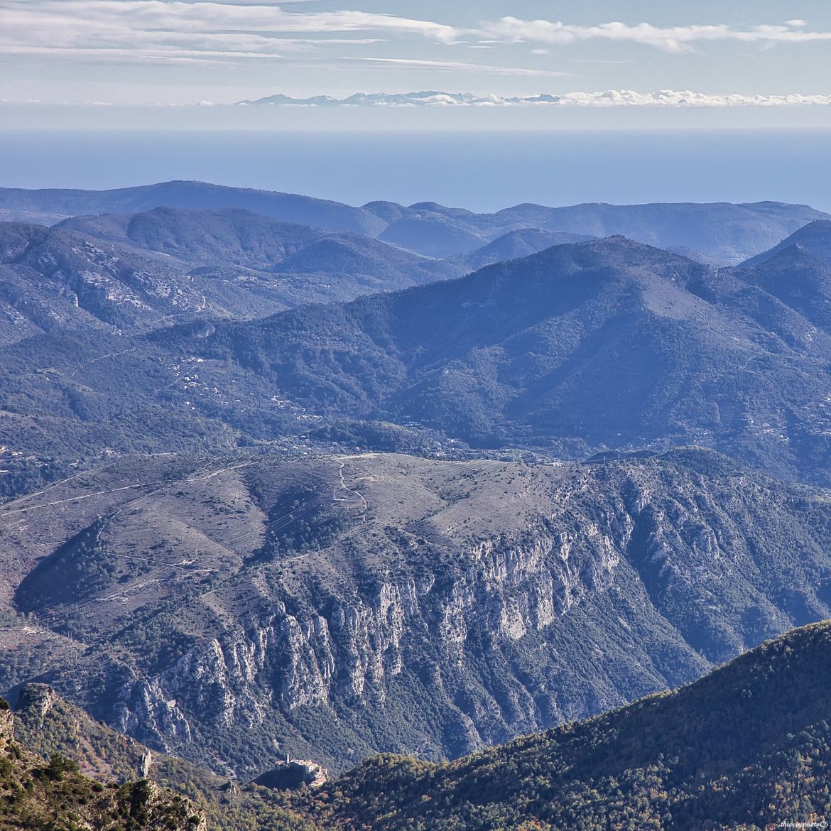 La Corse qui flotte dans les nuages