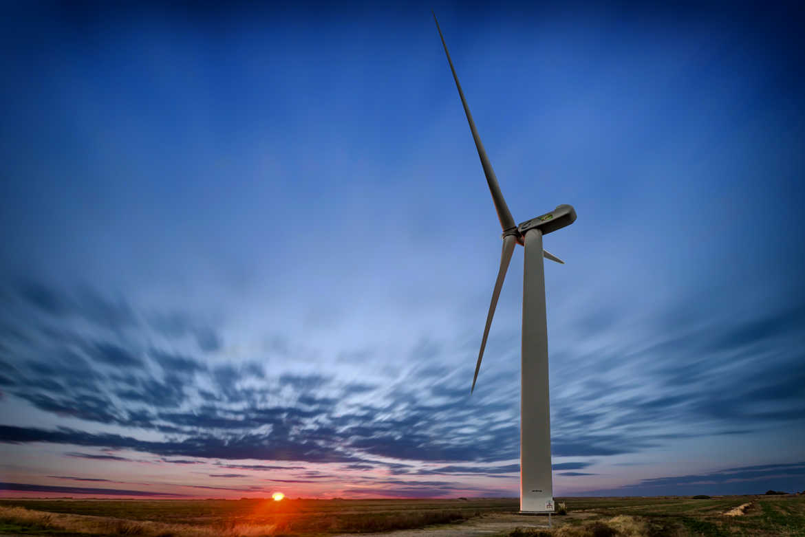 Levant sur les éoliennes de Bouin