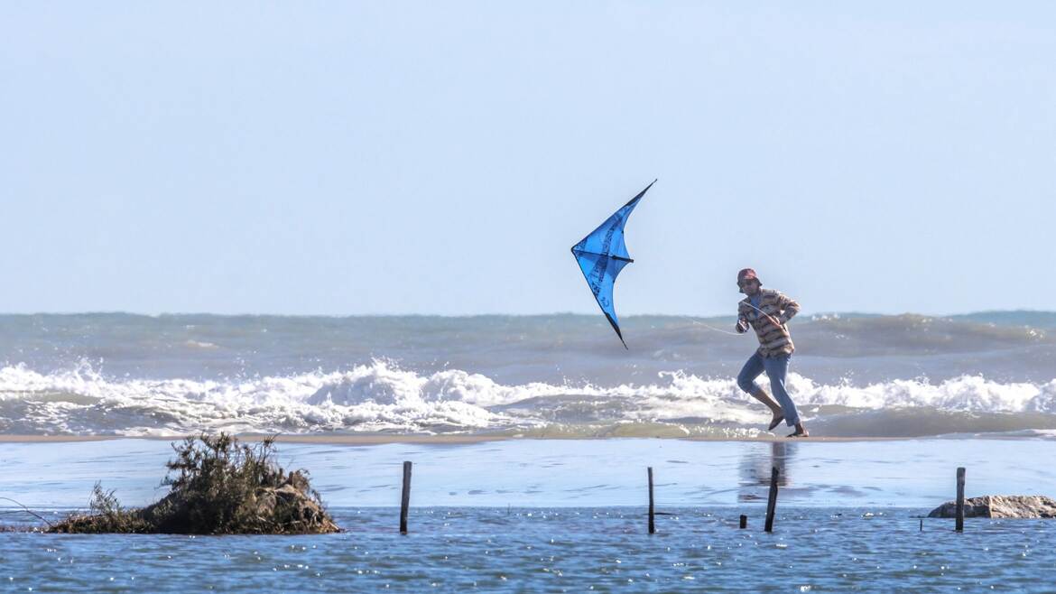 Jouer sur la plage de Piémanson