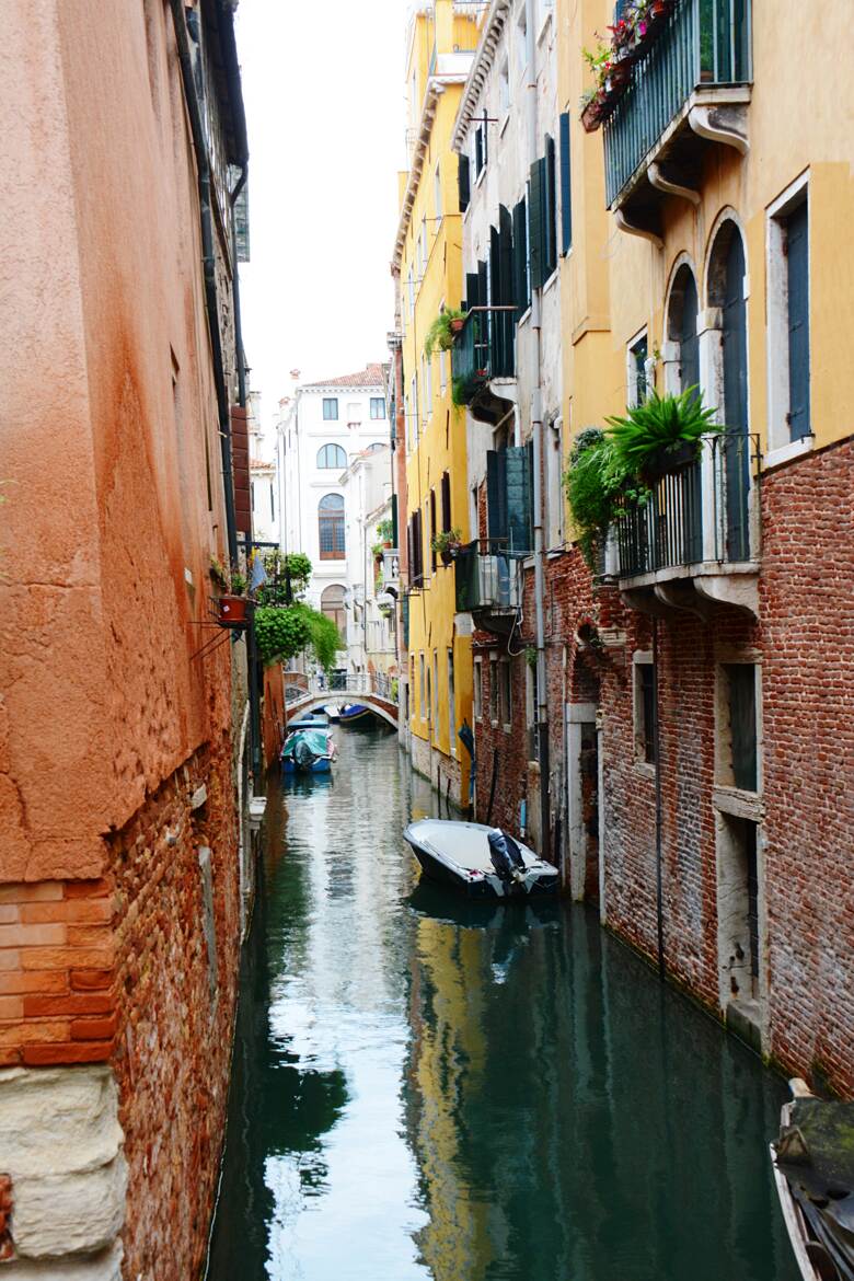 Vue typique maisons et canal