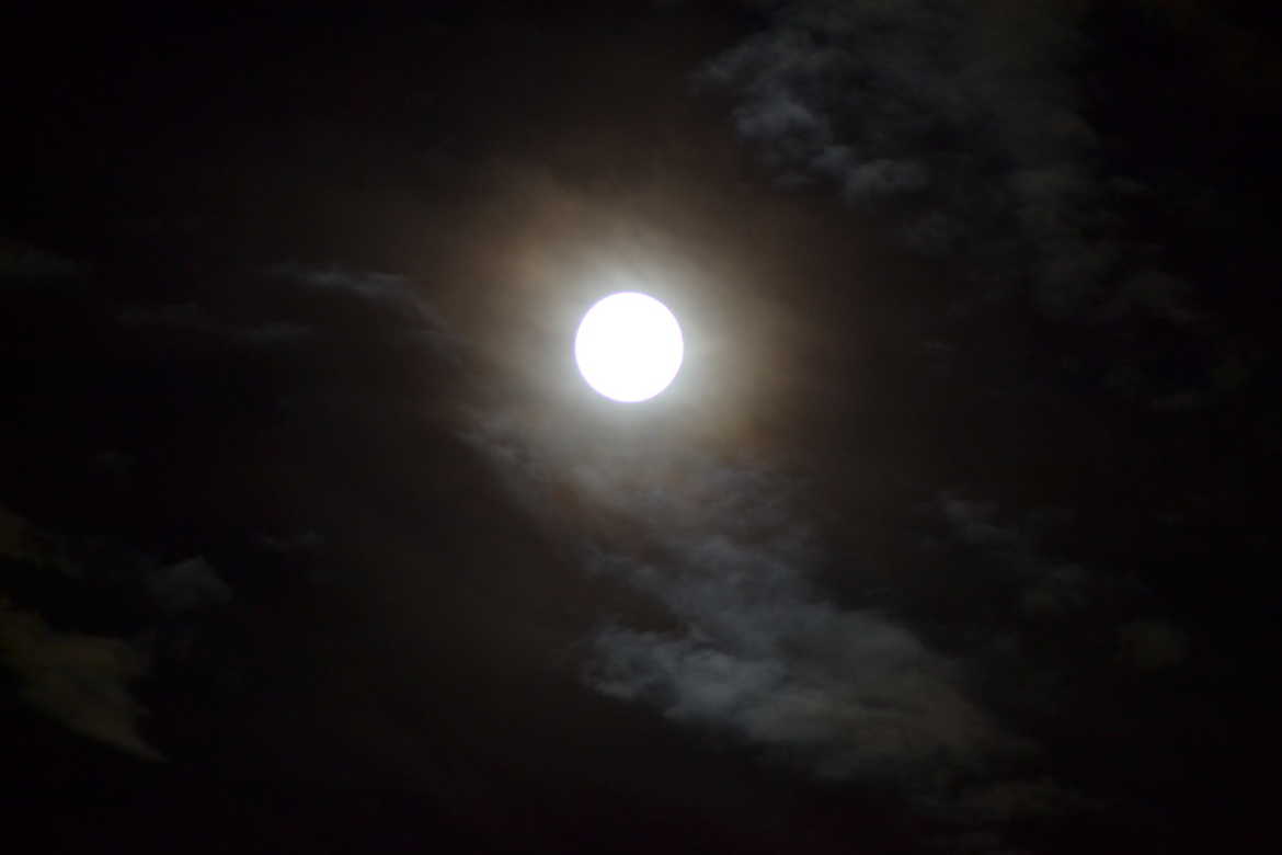 Un soir de pleine Lune et les nuages