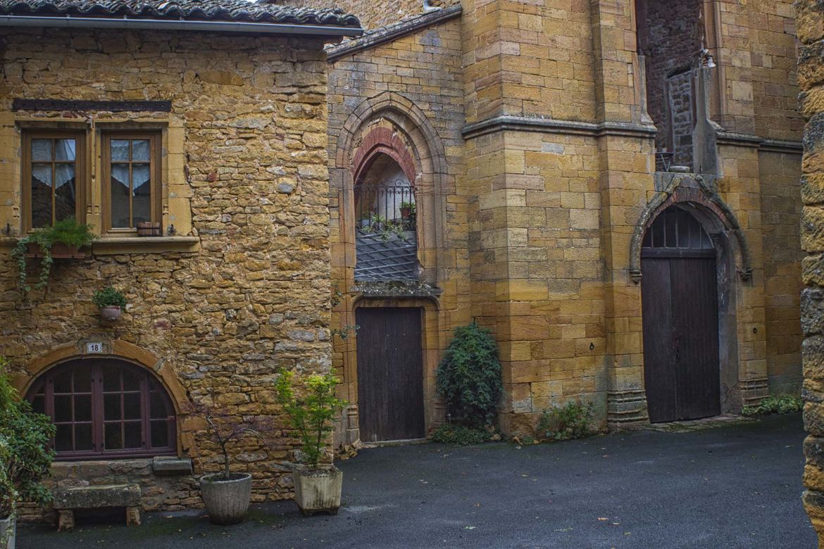 Village du Beaujolais,Jarnioux,place de l'ancienne église