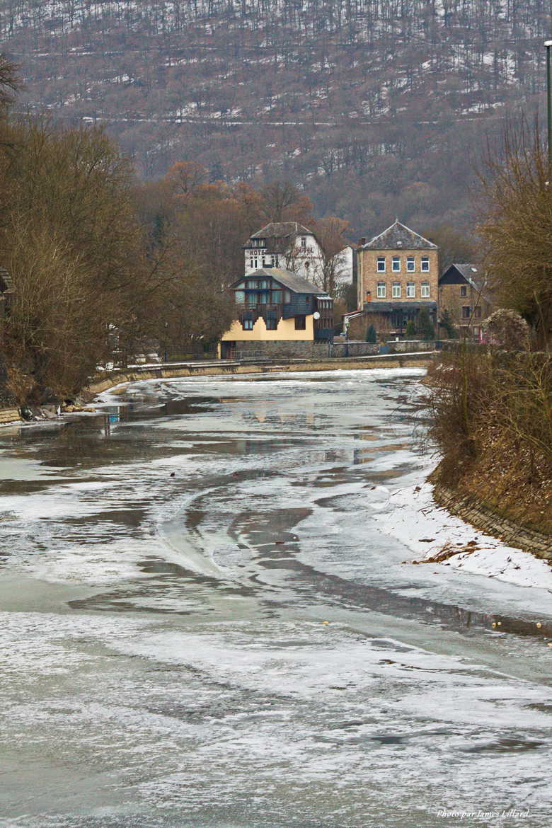 La glace sur la rivière