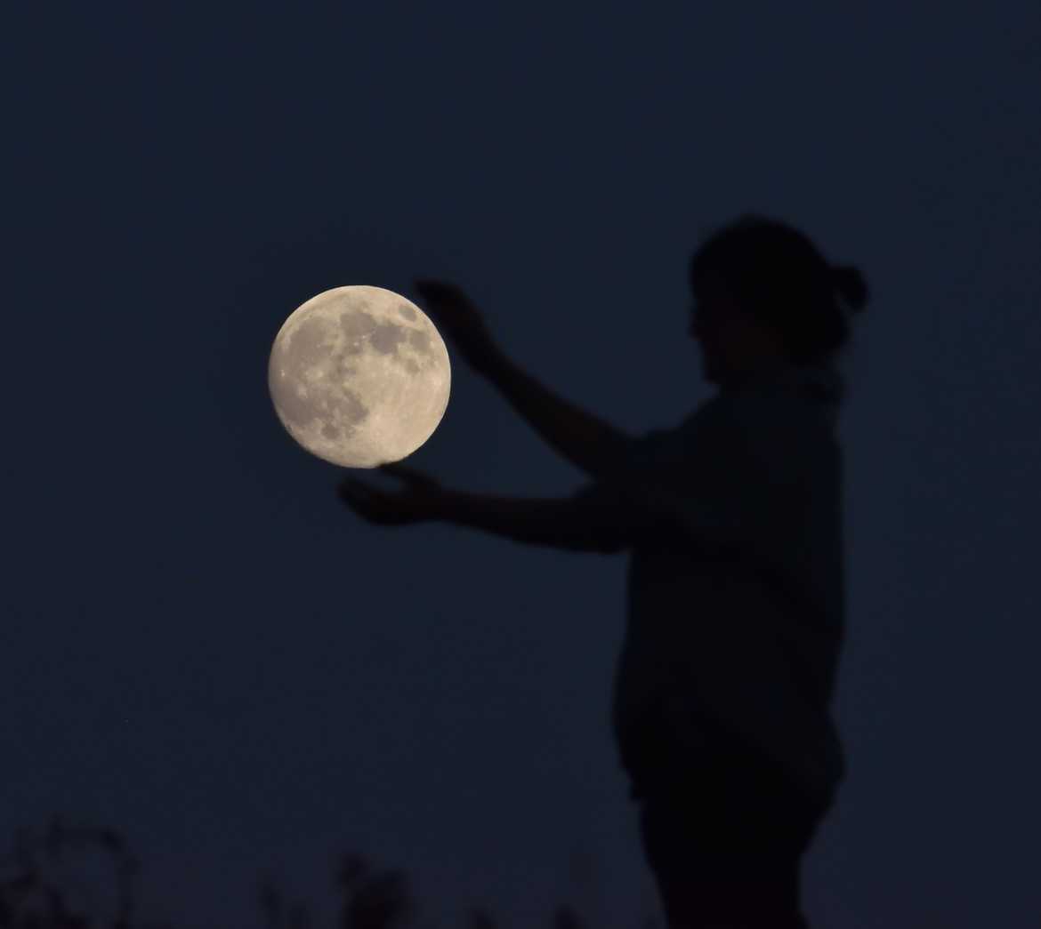 La Lune à portée de mains