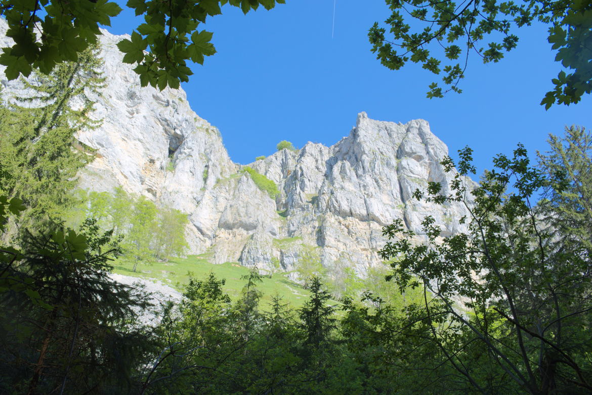 Sous les falaises