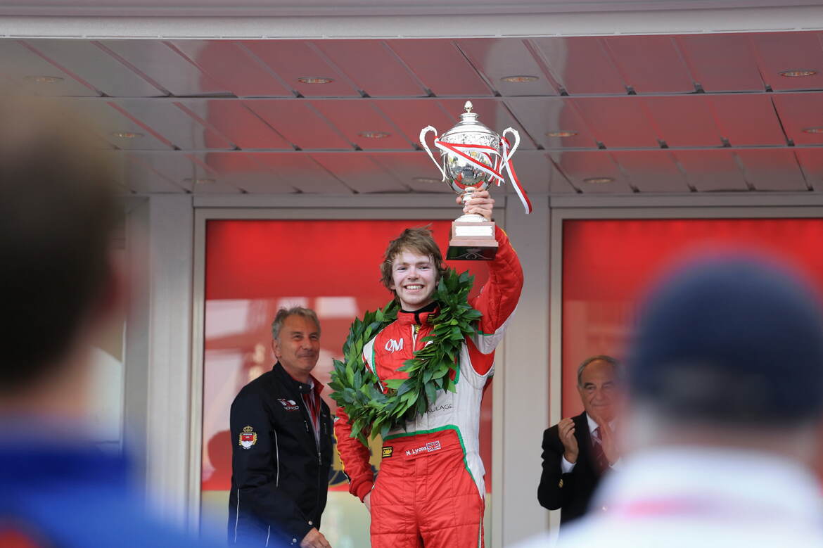 Pour finir premier, il faut d'abord finir. ...