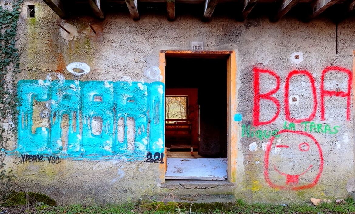 Au-delà des murs...