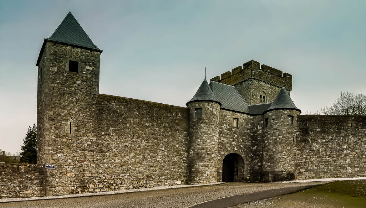 Le château médiéval Thy-Le-Chateau 3