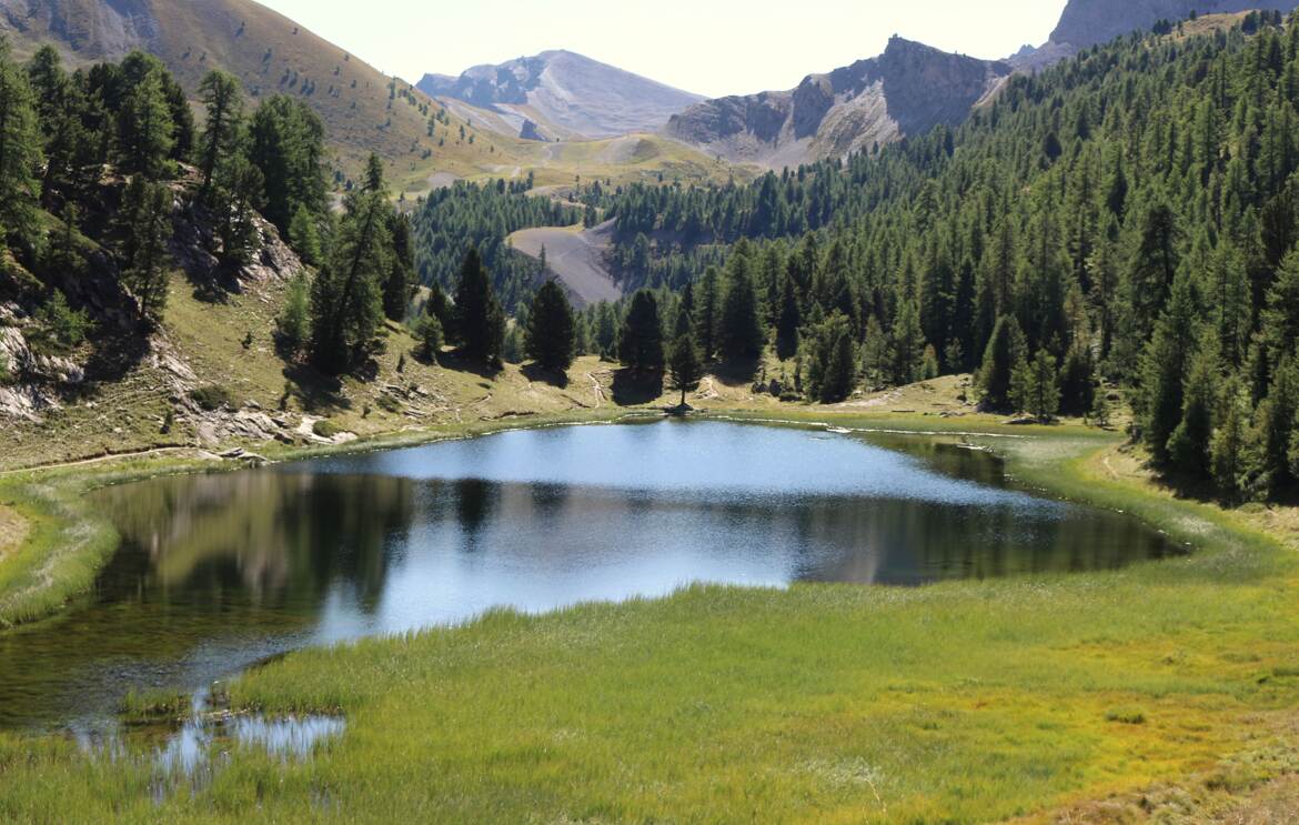 Le lac miroir dans environnement