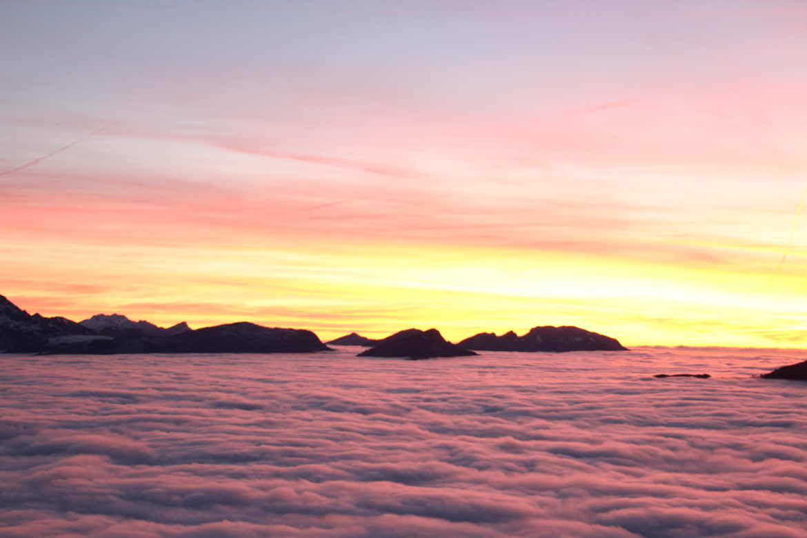 ocean de nuage sur les alpes