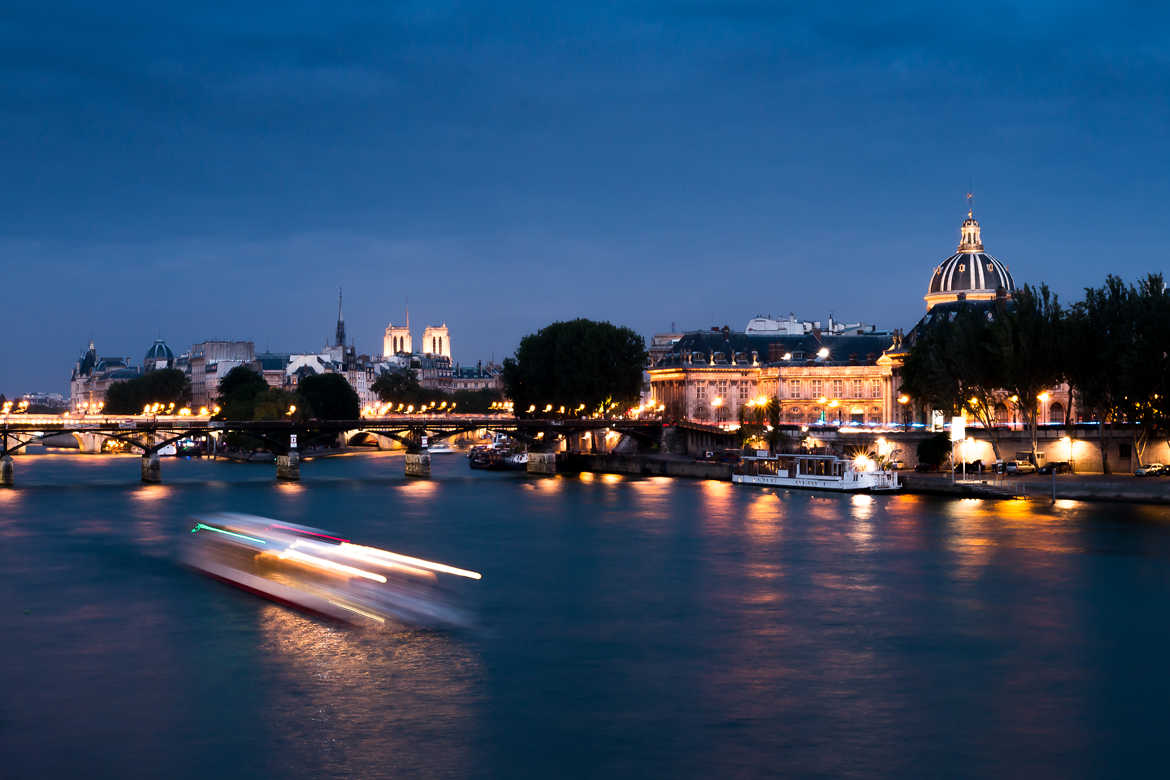 La Seine en bleu et or et le bateau-mouche