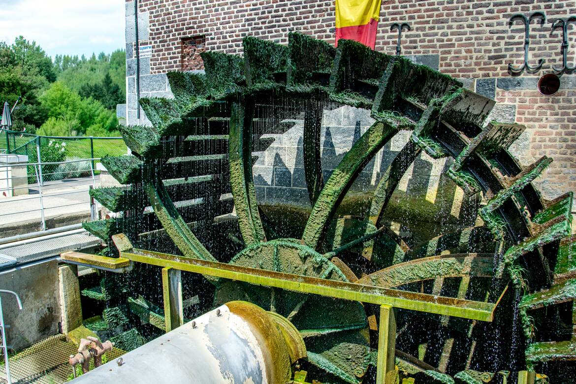 Le moulin et sa belle roue à Aube