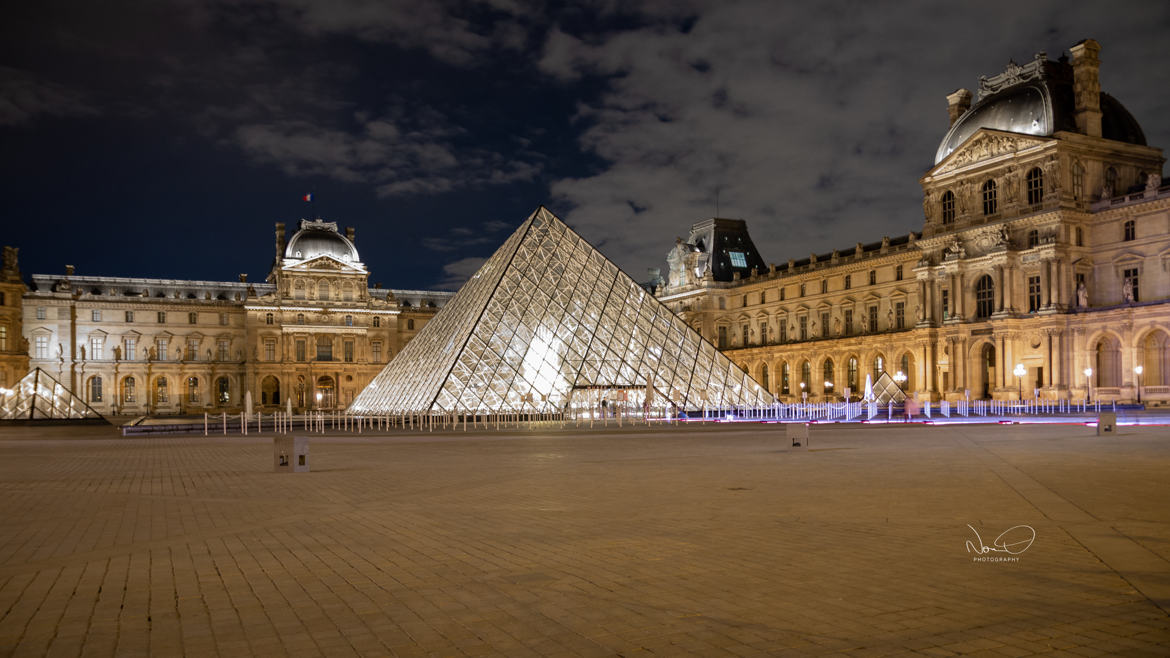 La pyramide du Louvre