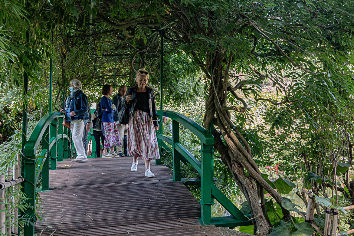 sur le pont japonais jardin d'eau de C. Monet