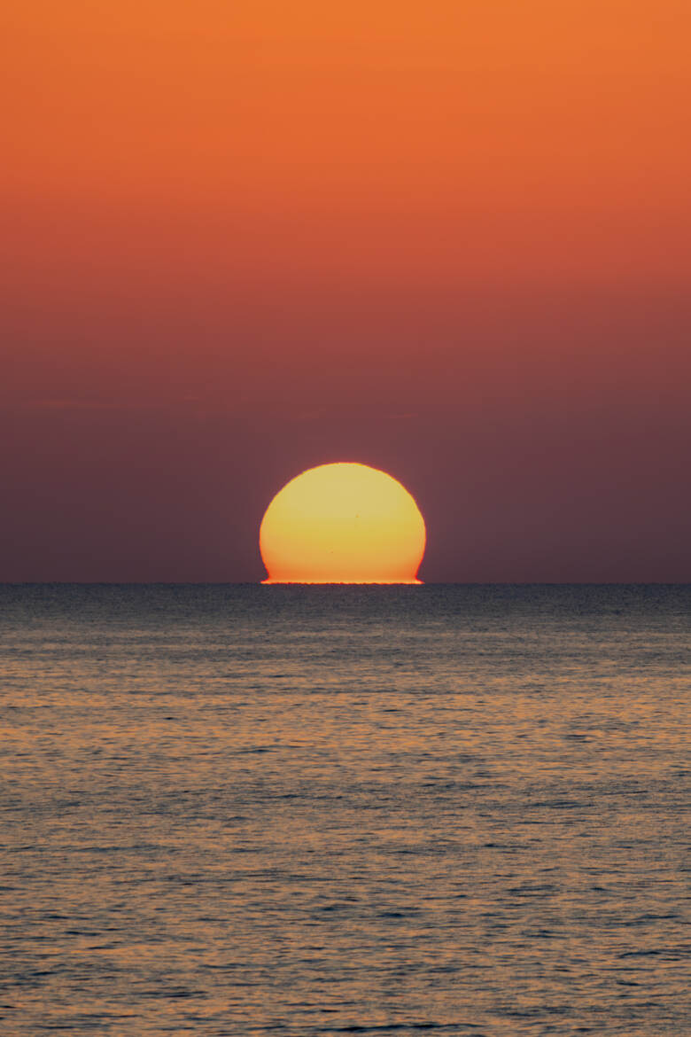 Le soleil fond avec la canicule