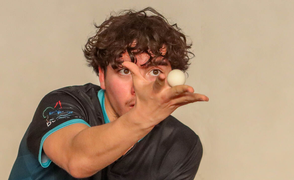 bien viser la balle au service