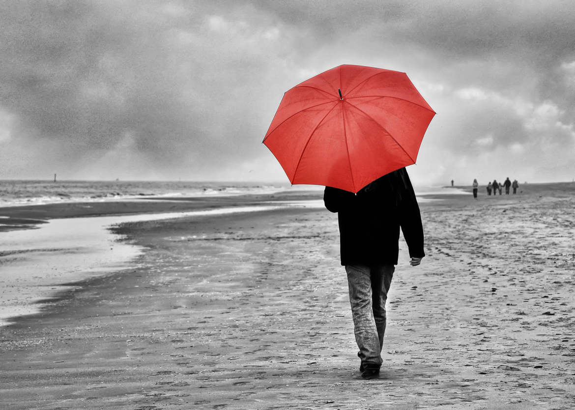 l'homme au parapluie rouge