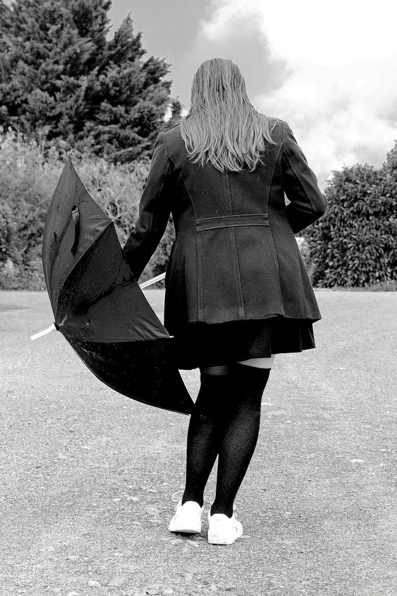 La jeune fille au parapluie