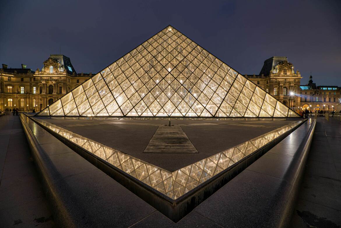 La pyramide du Louvre et ses reflets...